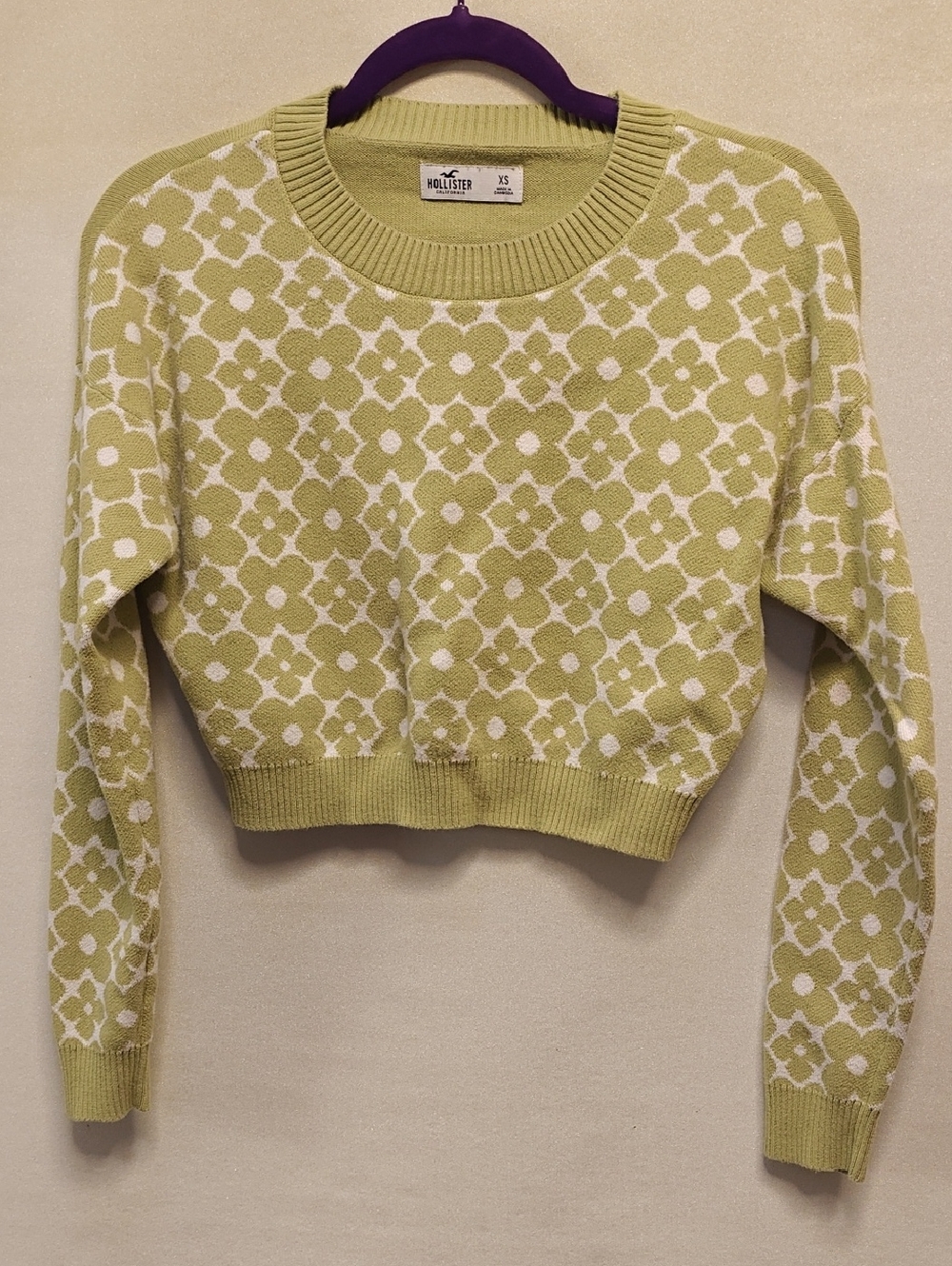 Hollister California Lime Green And Off White Cropped Sweatshirt, NWOT